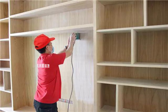 6打磨要到位，每次打磨到無亮點(diǎn)，但不能打磨傷角及傷面板。這樣油漆后界面才光滑.jpg